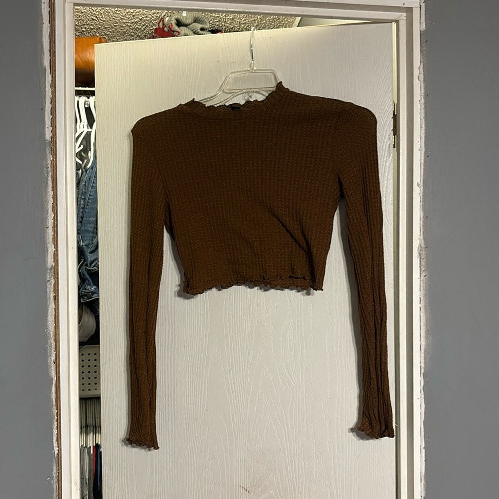 Long sleeved crop top